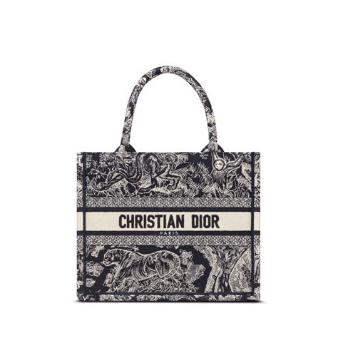 dior tote versione piccola|christian dior book tote 2021.